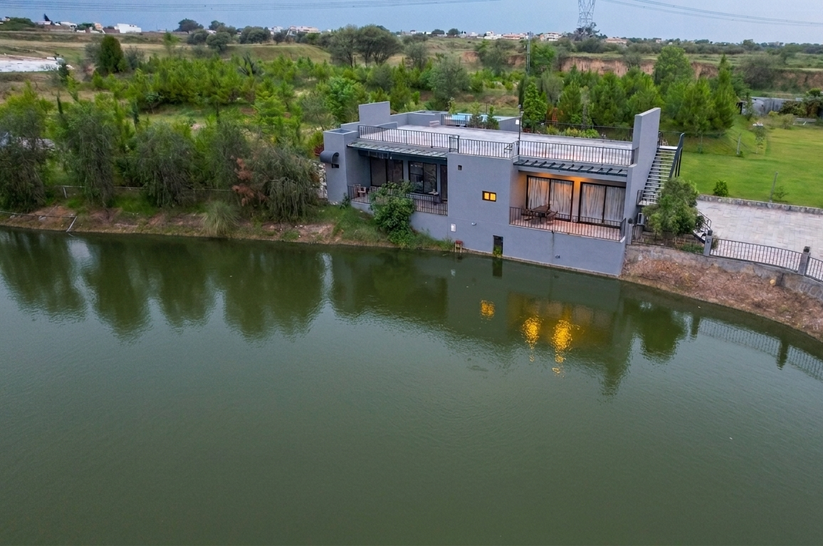 Exterior - Private Lake House Event Venue by Homyn
