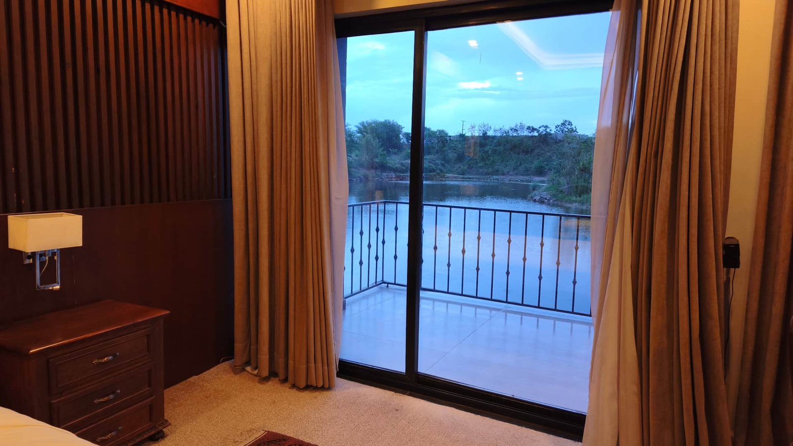 Interior - Private Lake House Event Venue by Homyn