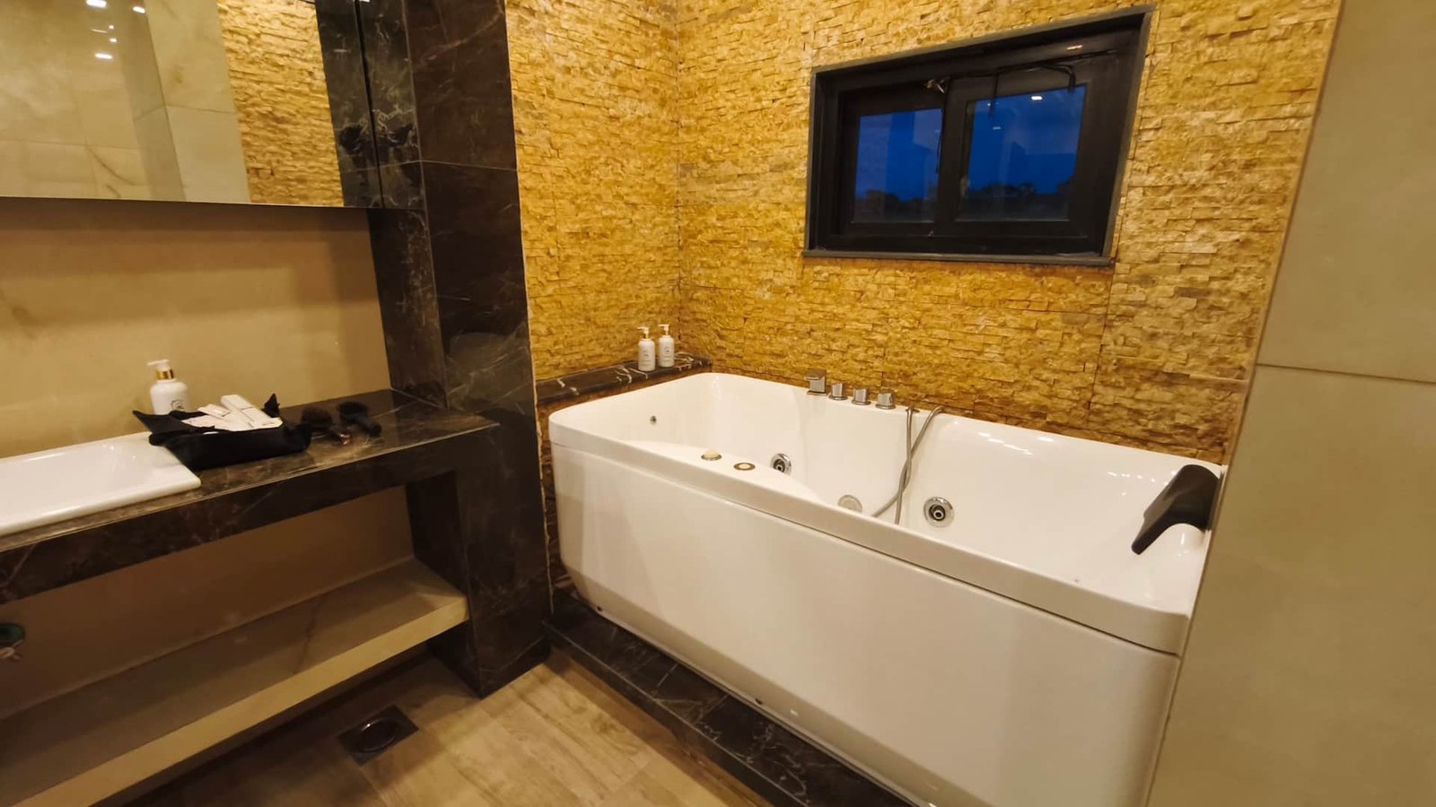 Rest Room - Private Lake House Event Venue by Homyn