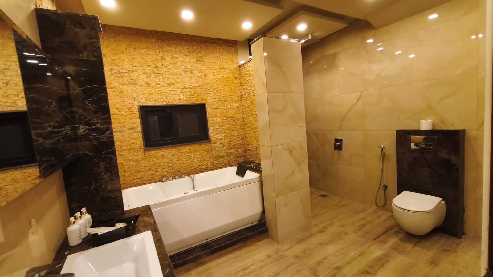 Rest Room - Private Lake House Event Venue by Homyn