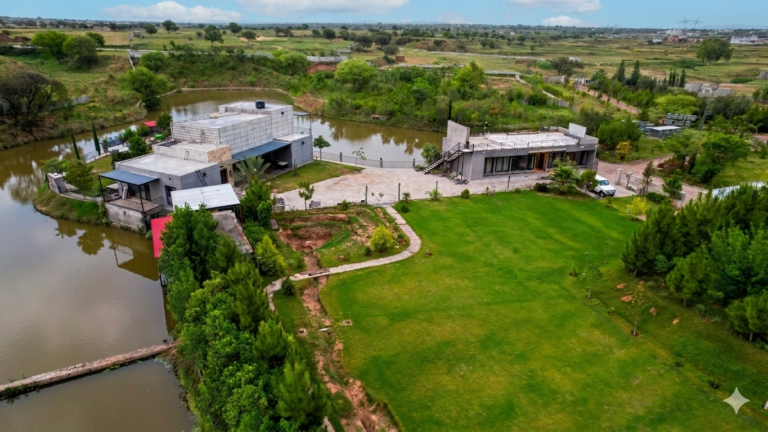 Exterior - Private Lake House Event Venue by Homyn