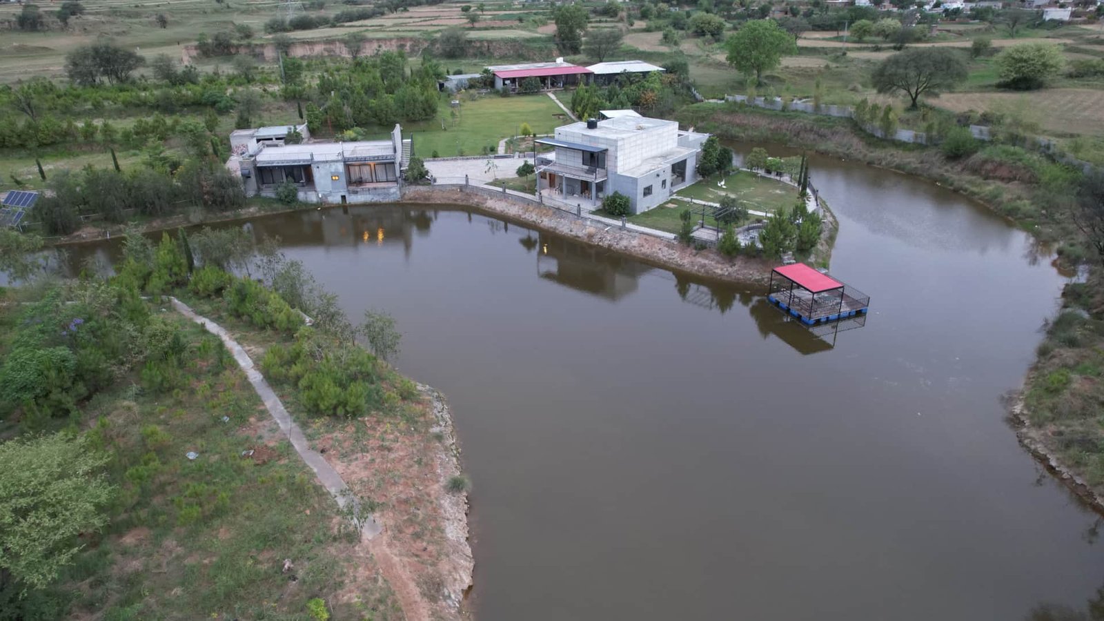 Exterior - Private Lake House Event Venue by Homyn