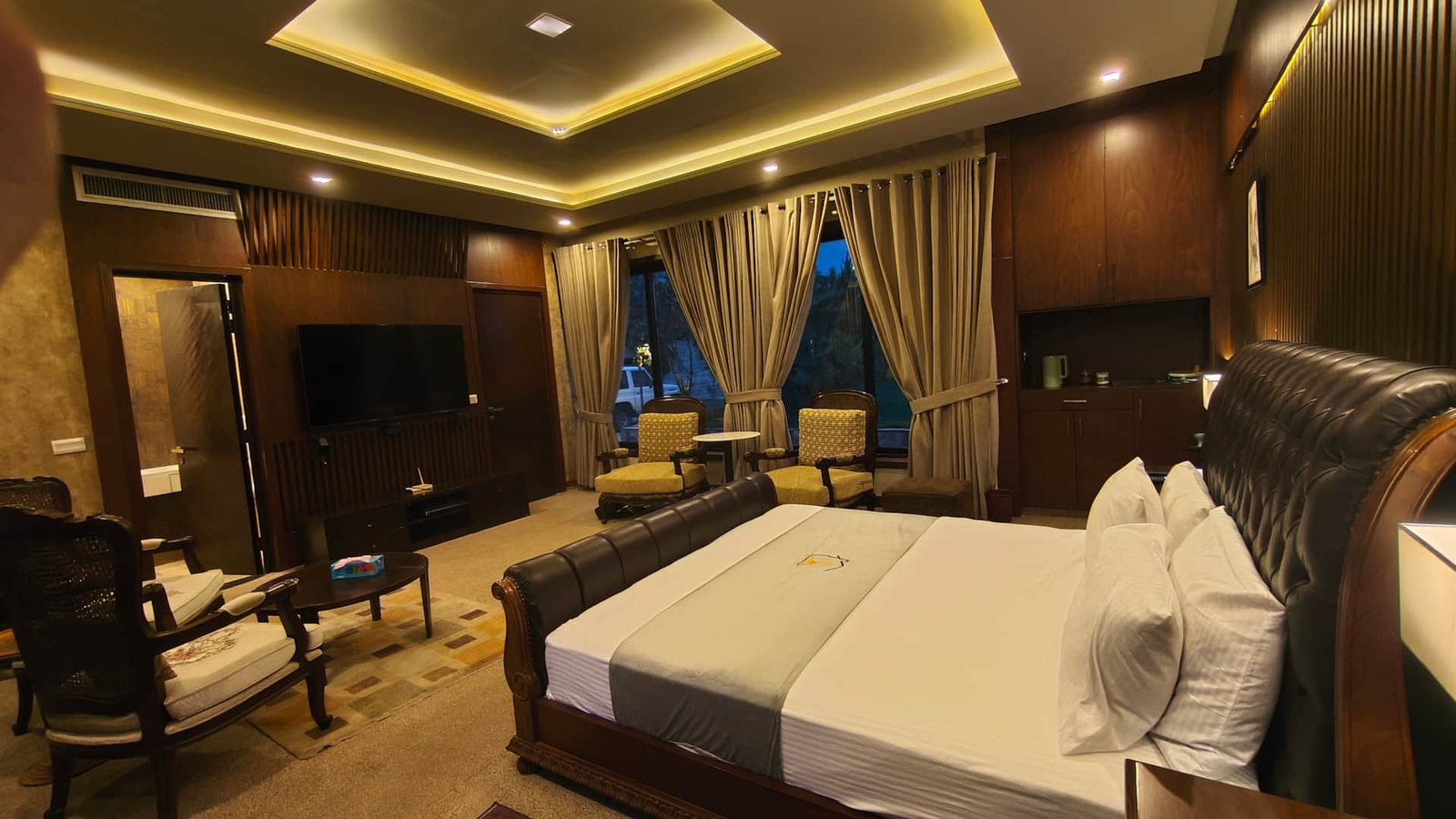 Bedroom - Private Lake House Event Venue by Homyn