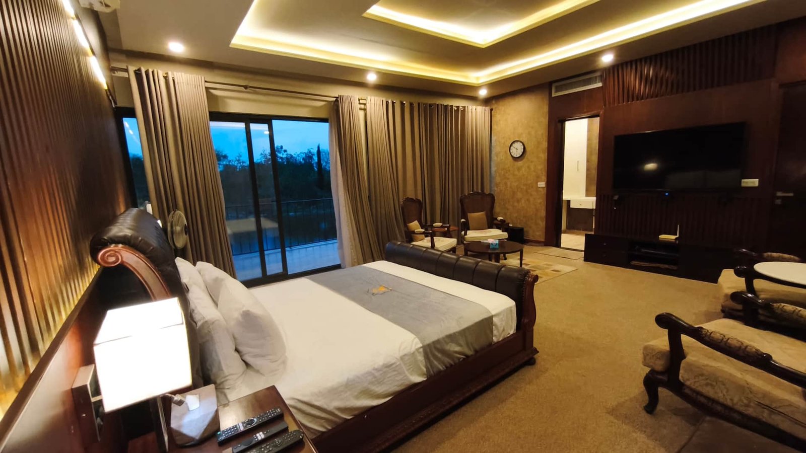 Bedroom - Private Lake House Event Venue by Homyn