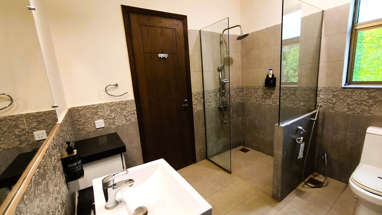 Rest Room - Palwals Scenic 1st Floor Banigala By HOMYN