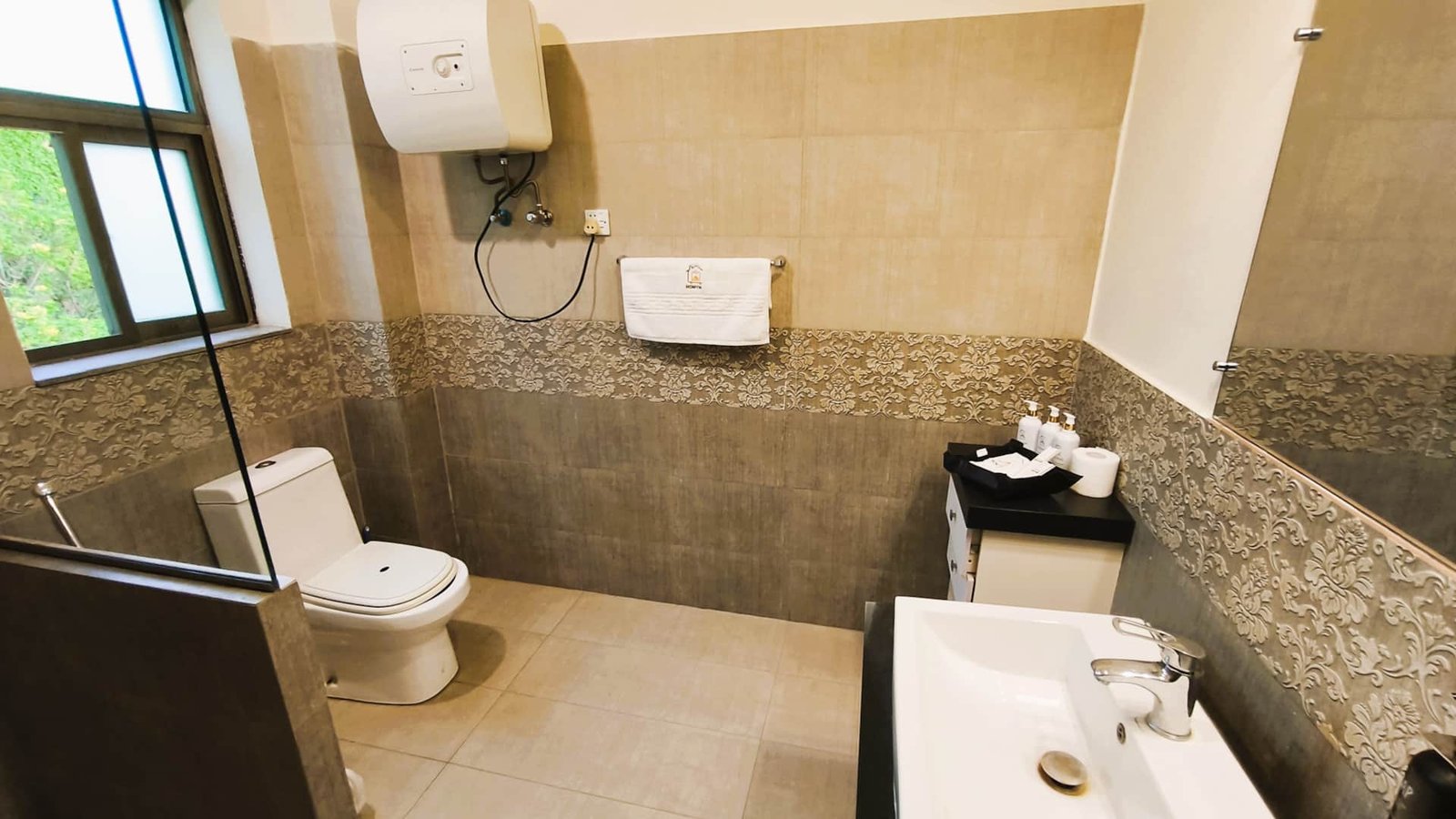 Rest Room - Bedroom - Palwals Scenic 1st Floor Banigala By HOMYN